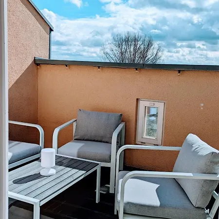 Rooftop Art Apartment, E-roller,ausblick,wlan,tv, Netflix Appartamento