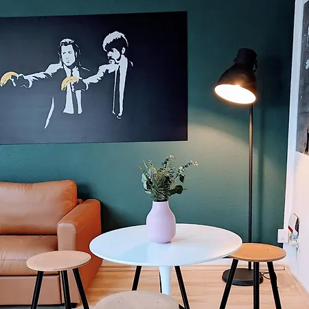 Rooftop Art Apartment, E-roller,ausblick,wlan,tv, Netflix Appartamento *