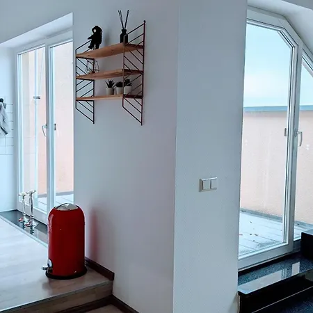 Rooftop Art Apartment, E-roller,ausblick,wlan,tv, Netflix Appartamento *